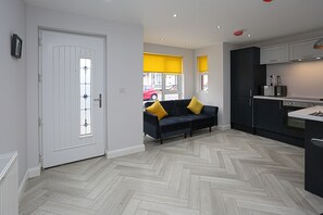 Shared kitchen - No 1 Luxury Service Accommodation (Belfast)