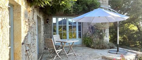 屋外ダイニングエリア