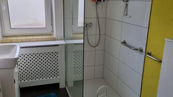 Deluxe tweepersoonskamer, en-suite badkamer, uitzicht op tuin (The Lady of Shalott) | Badkamer