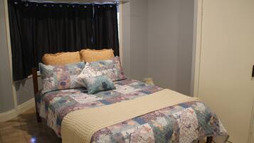 1 bedroom, iron/ironing board, travel cot, free WiFi