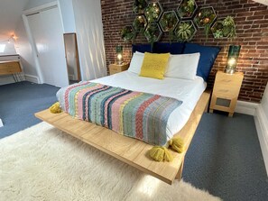 1 bedroom, desk, iron/ironing board, free WiFi
