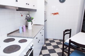 Private kitchen - Beautiful Apartment in  Piraeus (Piraeus)