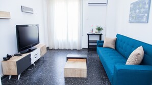 Living area - Beautiful Apartment in  Piraeus (Piraeus)