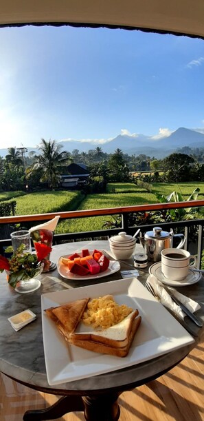 Outdoor dining - Honeymoon Villa With Rice Field View (Bali)