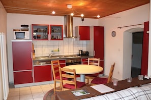 Classic Apartment, Private Bathroom (Fewo Fachwerkhaus Maxen) | Restaurant