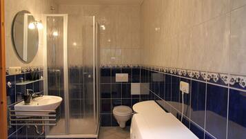 Classic Apartment, Private Bathroom (Fewo Fachwerkhaus Maxen) | Bathroom