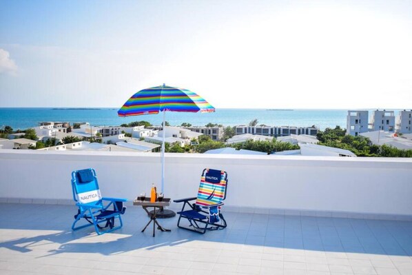 Executive Apartment | Balcony - Guitar Apartment Zanzibar (Kombeni)