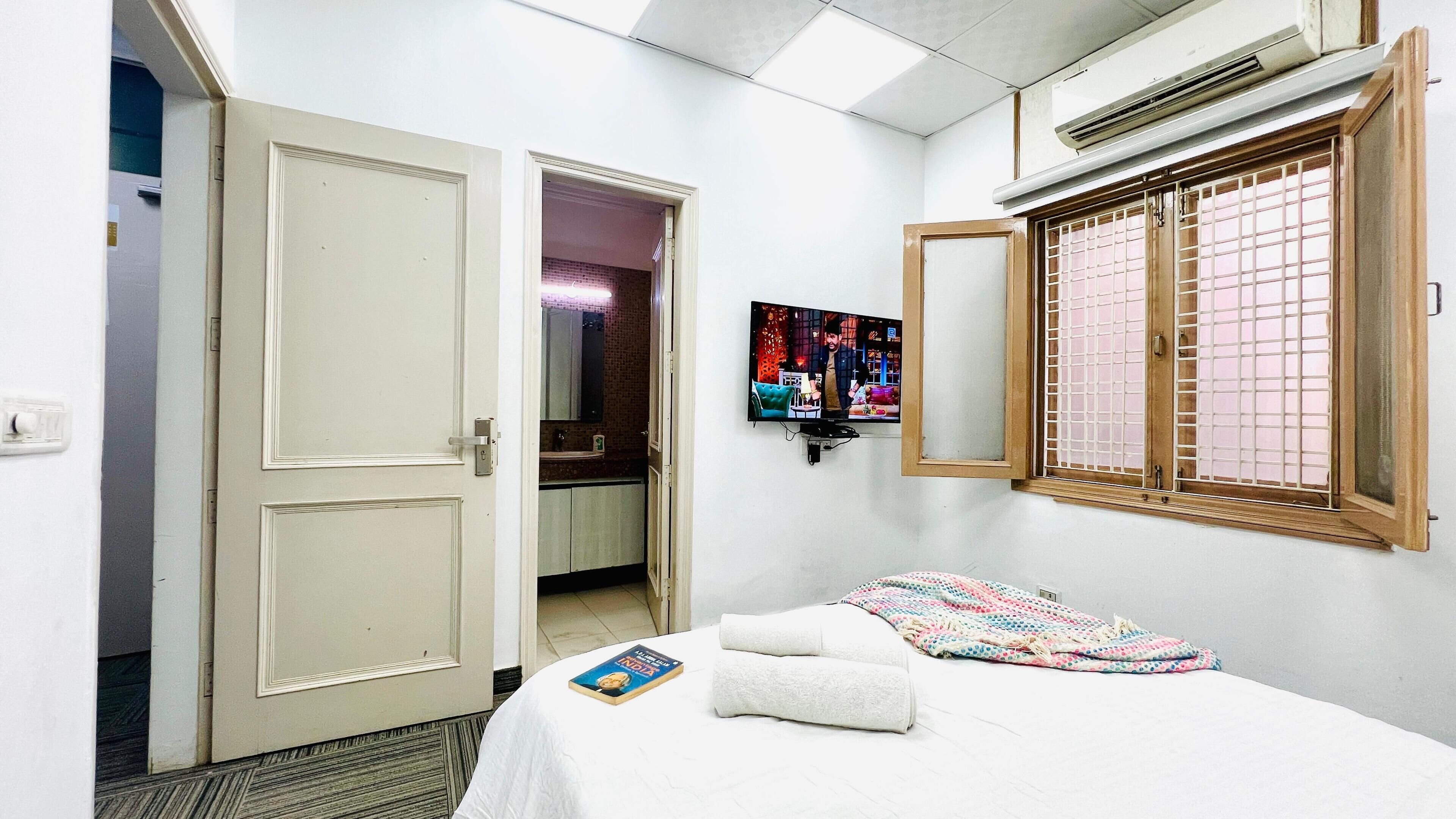 Standard Apartment, 1 Bedroom, Smoking, City View | 1 bilik tidur, ruang kerja komputer riba, seterika/papan seterika 