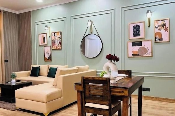 Apartamento de lujo | Zona de estar | Televisión LCD de 38 pulgadas con canales digitales, una televisión