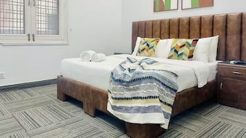 Luxury Apartment | 1 bedroom, laptop workspace, iron/ironing board, free WiFi