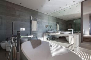 Bathtub, bidet