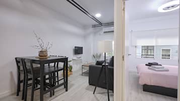 1 slaapkamer, een strijkplank/strijkijzer, gratis wifi, beddengoed