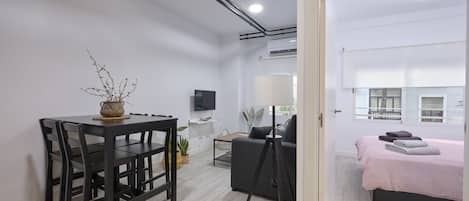 1 chambre, fer et planche Ă repasser, Wi-Fi gratuit, draps fournis