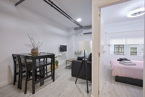 1 habitación, tabla de planchar con plancha, wifi gratis y ropa de cama 