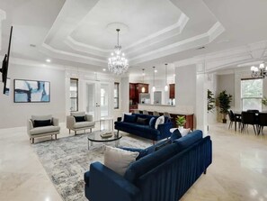 Televisión, chimenea, estéreo y oficina 