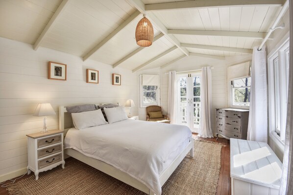 2 Schlafzimmer, Schreibtisch, Bügeleisen/Bügelbrett, Reisekinderbett