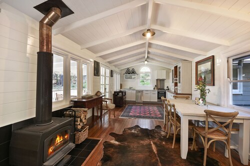 Cute Cottage with Log Burning Fire, close to Wineries