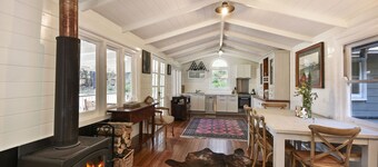 Cute Cottage with Log Burning Fire, close to Wineries