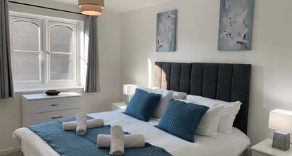 Watford Apartment, T13, Harry Potter, Contractors, Family, London & Free Parking