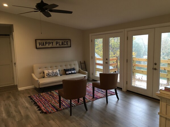 Smart TV, fireplace, books