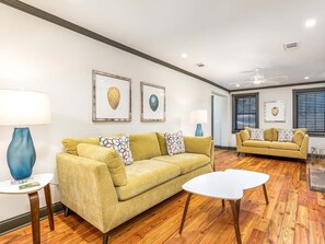 Condo, 1 Queen Bed with Sofa bed, Kitchen, Garden View | Living area