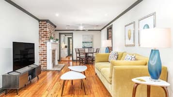 Condo, 1 Queen Bed with Sofa bed, Kitchen, Garden View | Living area | 40-inch TV with digital channels