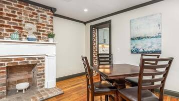 Appartamento, 1 letto queen con divano letto, cucina, vista giardino | Pasti