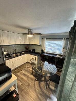 House, 2 Bedrooms | Dining - Downtown Single Family Modern Bungalow Close To Beaches And Dining 2 Bedroom Home by RedAwning (Sarasota)