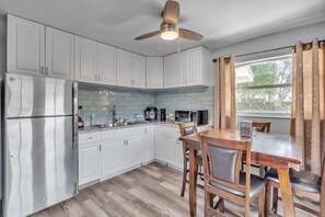 House, 2 Bedrooms | Private kitchen | Fridge, oven, coffee/tea maker, toaster - Downtown Single Family Modern Bungalow Close To Beaches And Dining 2 Bedroom Home by RedAwning (Sarasota)