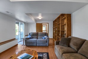 House, 3 Bedrooms | Living room