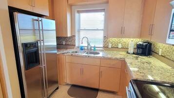 Condo, 3 Bedrooms | Private kitchen | Fridge, oven, coffee/tea maker, toaster