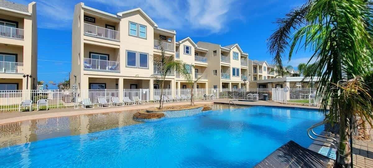 Condo, 3 Bedrooms | Pool | Outdoor pool