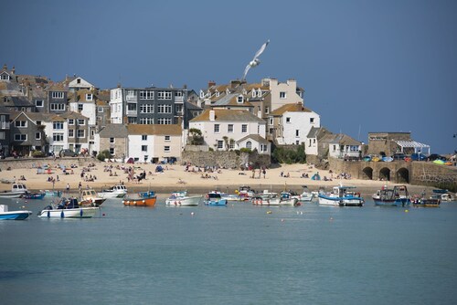 Spindrift, St Ives -  an apartment that sleeps 2 guests  in 1 bedroom