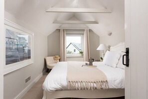 1 bedroom, iron/ironing board, internet, bed sheets