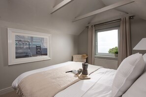 1 bedroom, iron/ironing board, internet, bed sheets - Spindrift, St Ives -  an apartment that sleeps 2 guests  in 1 bedroom (St Ives)