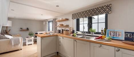 Fridge, microwave, oven, coffee/tea maker
