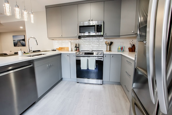 Frigorifero, microonde, forno, piano cottura