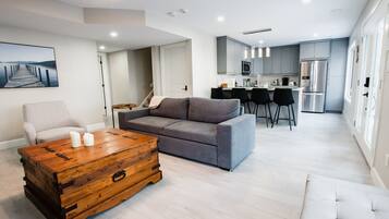 Een smart-tv en een open haard