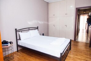 2 chambres, fer et planche à repasser, Wi-Fi gratuit, draps fournis