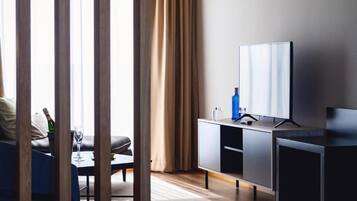 Junior Suite | Living area | 43-inch flat-screen TV with digital channels, TV