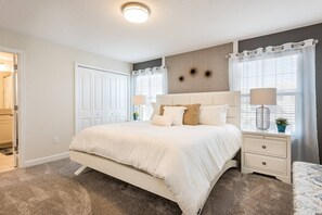 4 habitaciones, tabla de planchar con plancha, wifi y ropa de cama 