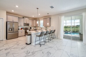 Fridge, microwave, oven, stovetop - Last Minute Disney! Private Pool, Hot Tub, Game Room & Themed Bedrooms. Book Now! #32850 (Orlando)