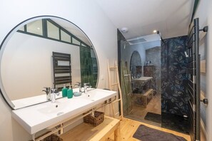 Badewanne, Haartrockner