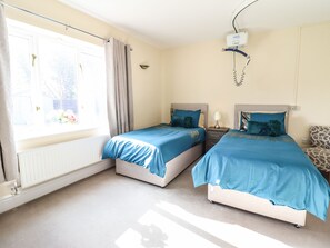 5 bedrooms, individually decorated, individually furnished, free WiFi - Maesbury Manor (Oswestry)