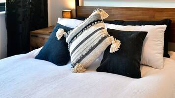 House | 4 bedrooms, premium bedding, free WiFi, bed sheets