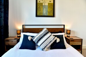 Talo | 4 makuuhuonetta, ylelliset vuodevaatteet, ilmainen Wi-Fi, vuodevaatteet