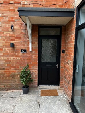 Exterior detail - Entire apartment, 10mins from Cotswolds (Evesham)