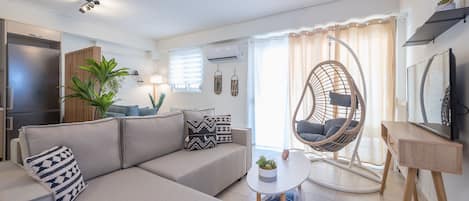 Kamar Double Mewah | Area keluarga | Smart TV dan kantor