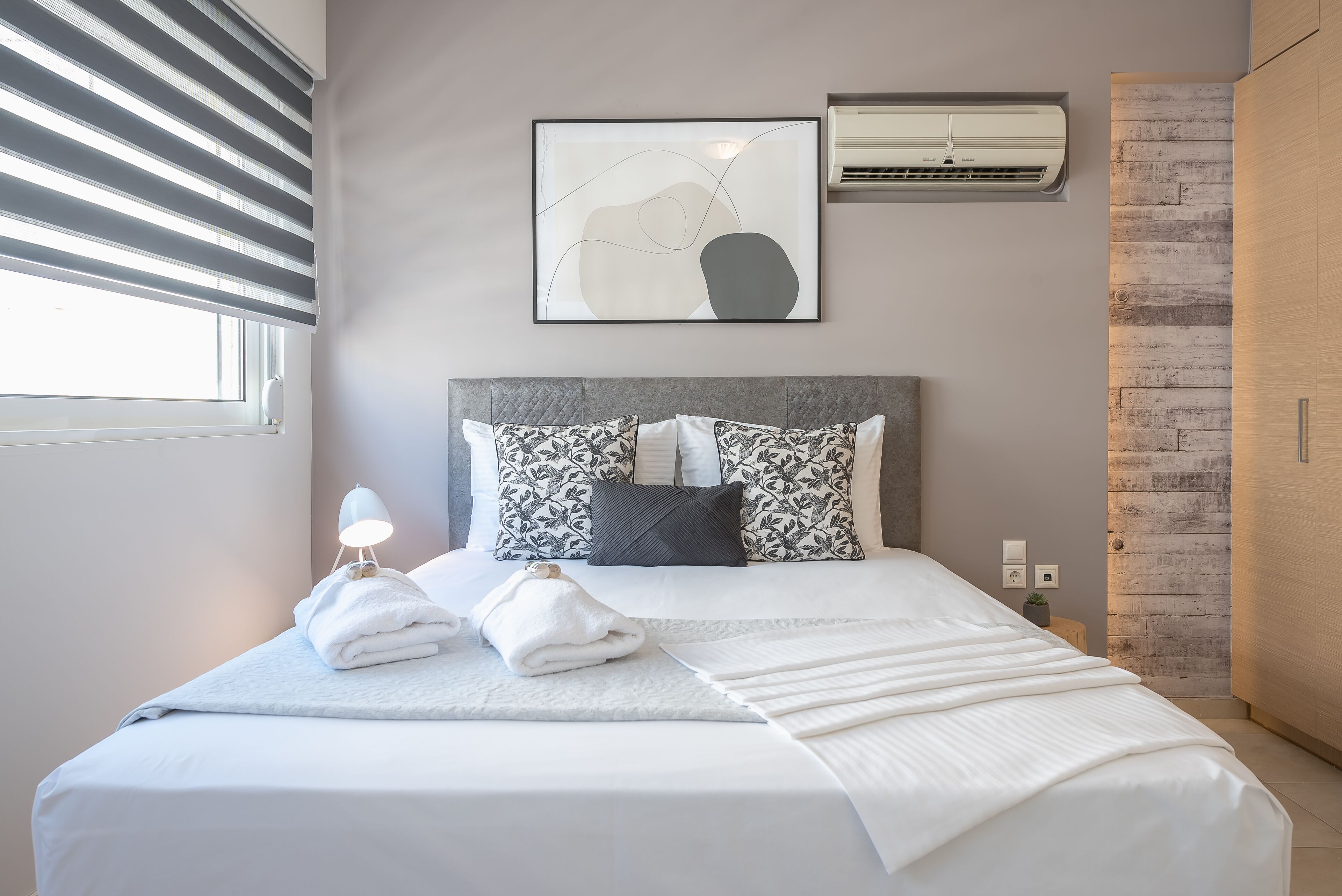 Luksus-dobbeltværelse | Skrivebord, arbejdsområde til bærbare computere, strygejern/strygebræt