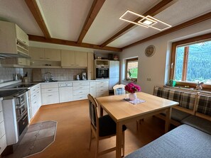 Réfrigérateur, four, plaque de cuisson, lave-vaisselle